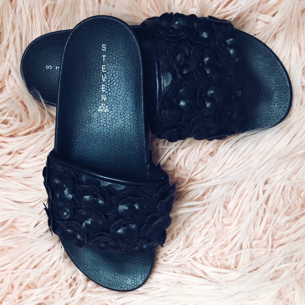 🥀Steve Madden black faux leather slides🌑